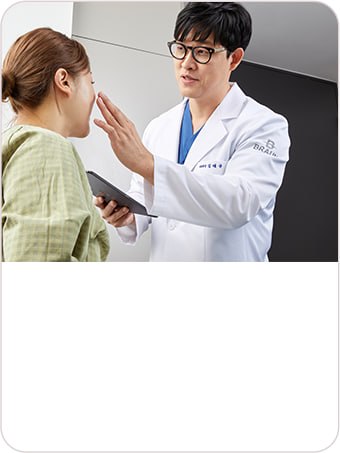 Surgeon examining a patient’s facial condition